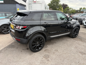 2014 Land Rover Range Rover Evoque 2.2 Sd4 Prestige SUV 5dr Diesel Auto 4WD Euro 5 (s/s) (190 Ps) in Black — image 3