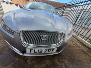 2012 Jaguar Xf 3.0d V6 Luxury Auto Euro 5 4dr in Grey — image 3