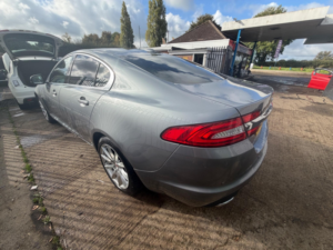 2012 Jaguar Xf 3.0d V6 Luxury Auto Euro 5 4dr in Grey — image 4