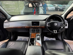 2012 Jaguar Xf 3.0d V6 Luxury Auto Euro 5 4dr in Grey — image 5