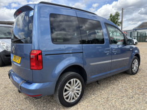 2018 Volkswagen Caddy Life Passenger Up Front Wav 2.0 Tdi Bluemotion Tech in Blue — image 3