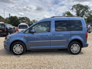 2018 Volkswagen Caddy Life Passenger Up Front Wav 2.0 Tdi Bluemotion Tech in Blue — image 4