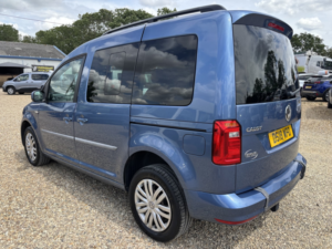 2018 Volkswagen Caddy Life Passenger Up Front Wav 2.0 Tdi Bluemotion Tech in Blue — image 5