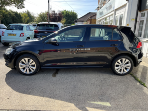 2014 Volkswagen Golf 1.4 Tsi Bluemotion Tech Se in Black — image 6