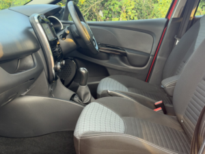 2014 Renault Clio 1.5 Dynamique S Medianav Dci 90 Stop & Start in Red — image 3