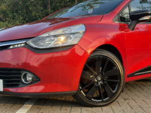 2014 Renault Clio 1.5 Dynamique S Medianav Dci 90 Stop & Start in Red — image 4