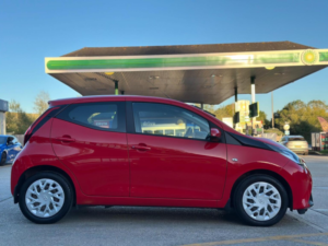 2020 Toyota Aygo 1.0 Vvt-I X-Play X-Shift Euro 6 5dr in Red — image 3
