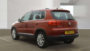 2016 Volkswagen Tiguan 2.0 Tdi Bluemotion Tech Match Edition SUV 5dr Diesel DSG 4WD Euro 6 (s/s) (150 Ps) in Red — image 3