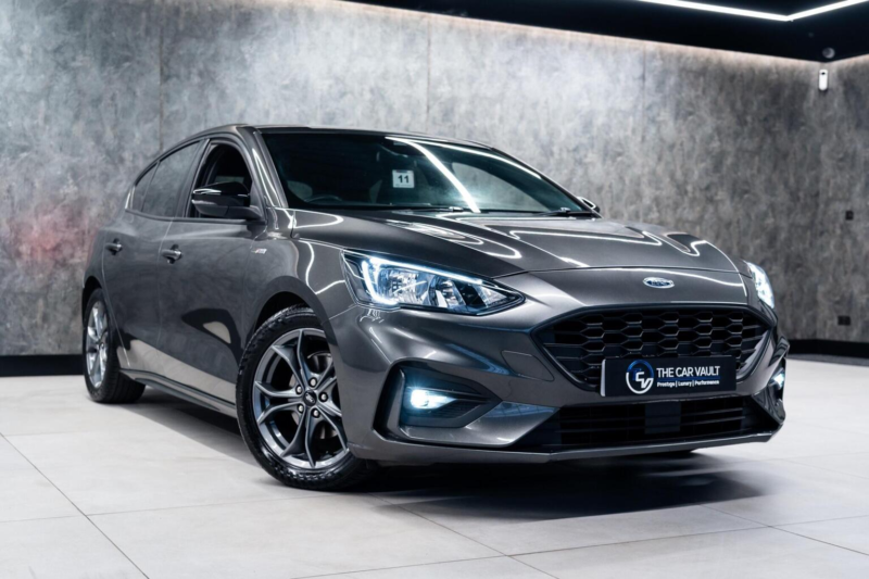 2018 Ford Focus 1.5t Ecoboost St-Line Euro 6 (s/s) 5dr in Grey — image 1