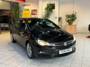 2016 Vauxhall Astra 1.0 I Turbo Ecoflex Sri in Black — image 2