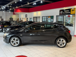 2016 Vauxhall Astra 1.0 I Turbo Ecoflex Sri in Black — image 6