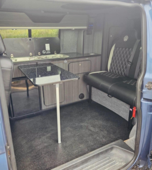 2018 Volkswagen Transporter 2.0 Tdi T28 Bluemotion Tech Highline Fwd Swb Euro 6 (s/s) 5dr in Blue — image 4