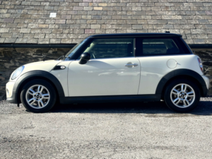 2013 MINI Hatch 1.6 Cooper 3dr in White — image 3