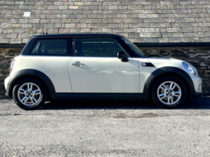 2013 MINI Hatch 1.6 Cooper 3dr in White — image 4