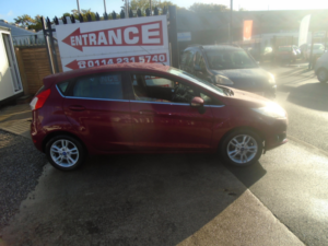 2015 Ford Fiesta 1.0t Ecoboost Zetec Hatchback 5dr Petrol Manual Euro 5 (s/s) (100 Ps) in Red — image 4