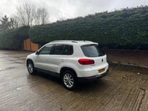 2013 Volkswagen Tiguan 2.0 Tdi Bluemotion Tech Se in White — image 3