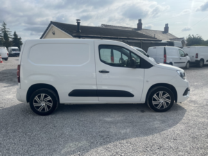 2020 Vauxhall Combo 1.6 Turbo D 2300 Sportive in White — image 2