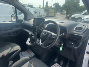 2020 Vauxhall Combo 1.6 Turbo D 2300 Sportive in White — image 3