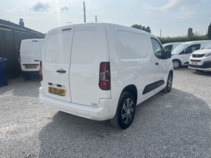 2020 Vauxhall Combo 1.6 Turbo D 2300 Sportive in White — image 4