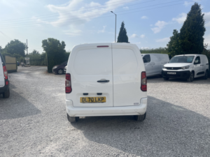 2020 Vauxhall Combo 1.6 Turbo D 2300 Sportive in White — image 5