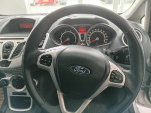 2009 Ford Fiesta 1.4 Titanium in Silver — image 4