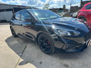 2019 Ford Focus 1.0 T Ecoboost St-Line in Black — image 4