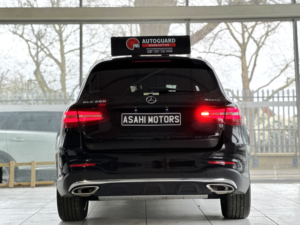2018 Mercedes-Benz Glc 2.0 Glc250 Sport G-Tronic 4matic Euro 6 (s/s) 5dr Lj18dfs 2018 (18) 56,636 Miles Petrol Automatic in Black — image 4