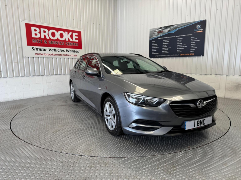 2018 Vauxhall Insignia 1.6 Turbo D Ecotec Blueinjection Design Nav Sports Tourer Euro 6 (s/s) 5dr in Grey — image 1