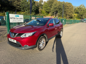 2015 Nissan Qashqai 1.2 Dig-T Acenta+ SUV 5dr Petrol Manual 2WD Euro 5 (s/s) (115 Ps) in Red — image 2