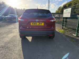 2015 Nissan Qashqai 1.2 Dig-T Acenta+ SUV 5dr Petrol Manual 2WD Euro 5 (s/s) (115 Ps) in Red — image 5