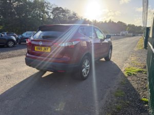 2015 Nissan Qashqai 1.2 Dig-T Acenta+ SUV 5dr Petrol Manual 2WD Euro 5 (s/s) (115 Ps) in Red — image 6