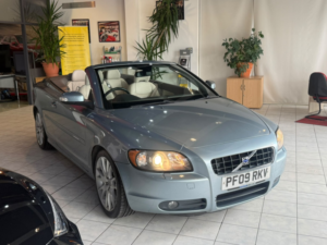 2009 Volvo C70 2.4 D5 Se in Blue — image 2