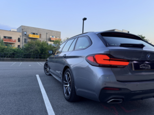 2022 BMW 5 Series 2.0 530e M Sport Touring in Blue — image 5