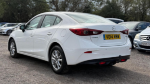 2014 Mazda Mazda3 2.2 Skyactiv-D Se Nav Fastback Euro 6 (s/s) 4dr in White — image 4