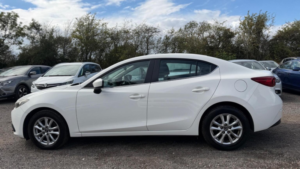 2014 Mazda Mazda3 2.2 Skyactiv-D Se Nav Fastback Euro 6 (s/s) 4dr in White — image 5