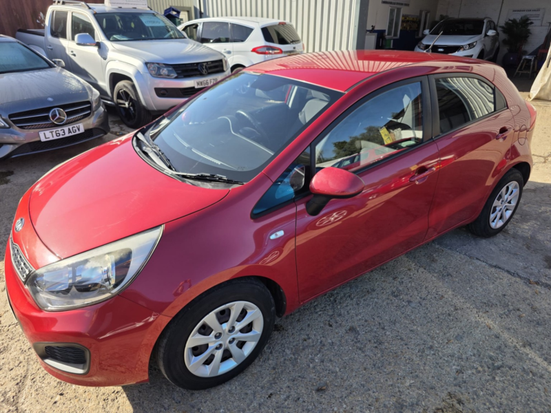 2014 Kia Rio 1.3 1 in Red — image 1