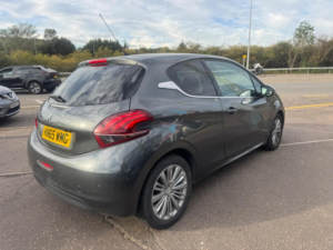 2015 Peugeot 208 1.2 Puretech Allure Euro 6 3dr in Grey — image 5