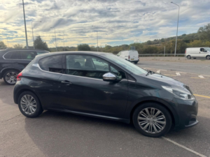 2015 Peugeot 208 1.2 Puretech Allure Euro 6 3dr in Grey — image 6