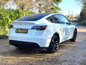 2024 Tesla Model Y Long Range Auto Rwd 5dr in White — image 4