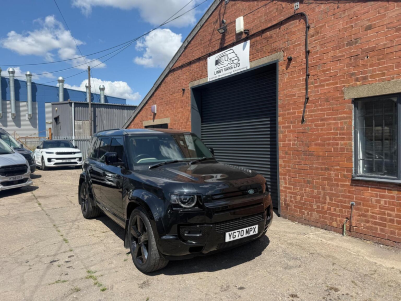 2020 Land Rover Defender 110 2.0 Sd4 Se Auto 4WD Euro 6 (s/s) 5dr in Black — image 1
