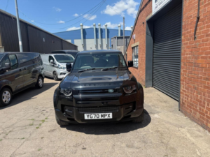 2020 Land Rover Defender 110 2.0 Sd4 Se Auto 4WD Euro 6 (s/s) 5dr in Black — image 2