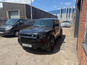 2020 Land Rover Defender 110 2.0 Sd4 Se Auto 4WD Euro 6 (s/s) 5dr in Black — image 3