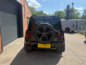 2020 Land Rover Defender 110 2.0 Sd4 Se Auto 4WD Euro 6 (s/s) 5dr in Black — image 5