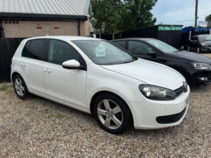 2011 Volkswagen Golf 1.6 Tdi Match Euro 5 5dr in White — image 2
