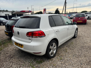 2011 Volkswagen Golf 1.6 Tdi Match Euro 5 5dr in White — image 3