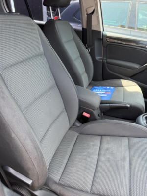 2011 Volkswagen Golf 1.6 Tdi Match Euro 5 5dr in White — image 5