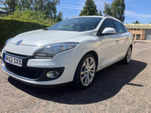 2012 Renault Megane 1.6 Dci Dynamique Tomtom Sport Tourer 5dr Diesel Manual Euro 5 (s/s) (130 Ps) in White — image 3