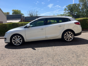 2012 Renault Megane 1.6 Dci Dynamique Tomtom Sport Tourer 5dr Diesel Manual Euro 5 (s/s) (130 Ps) in White — image 4
