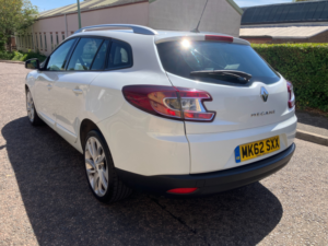 2012 Renault Megane 1.6 Dci Dynamique Tomtom Sport Tourer 5dr Diesel Manual Euro 5 (s/s) (130 Ps) in White — image 5