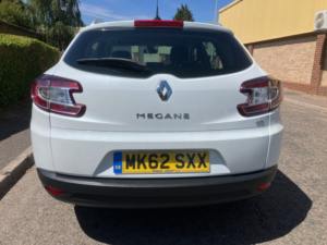2012 Renault Megane 1.6 Dci Dynamique Tomtom Sport Tourer 5dr Diesel Manual Euro 5 (s/s) (130 Ps) in White — image 6